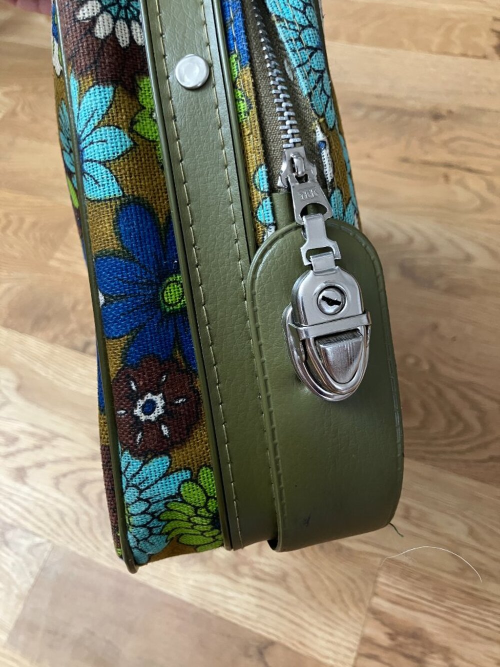 Vintage 70s Floral Patterned Suitcase Made in Japan - Picture 4 of 6